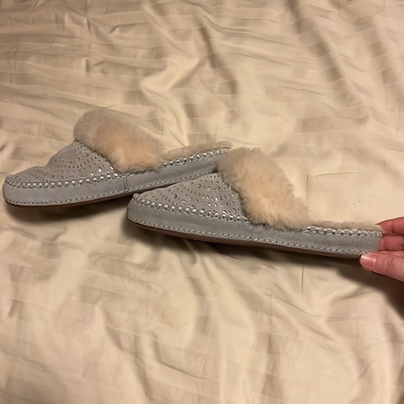 Ugg Aira Sunshine Perf Slippers in Seal, women’s size 6 - Picture 3 of 16